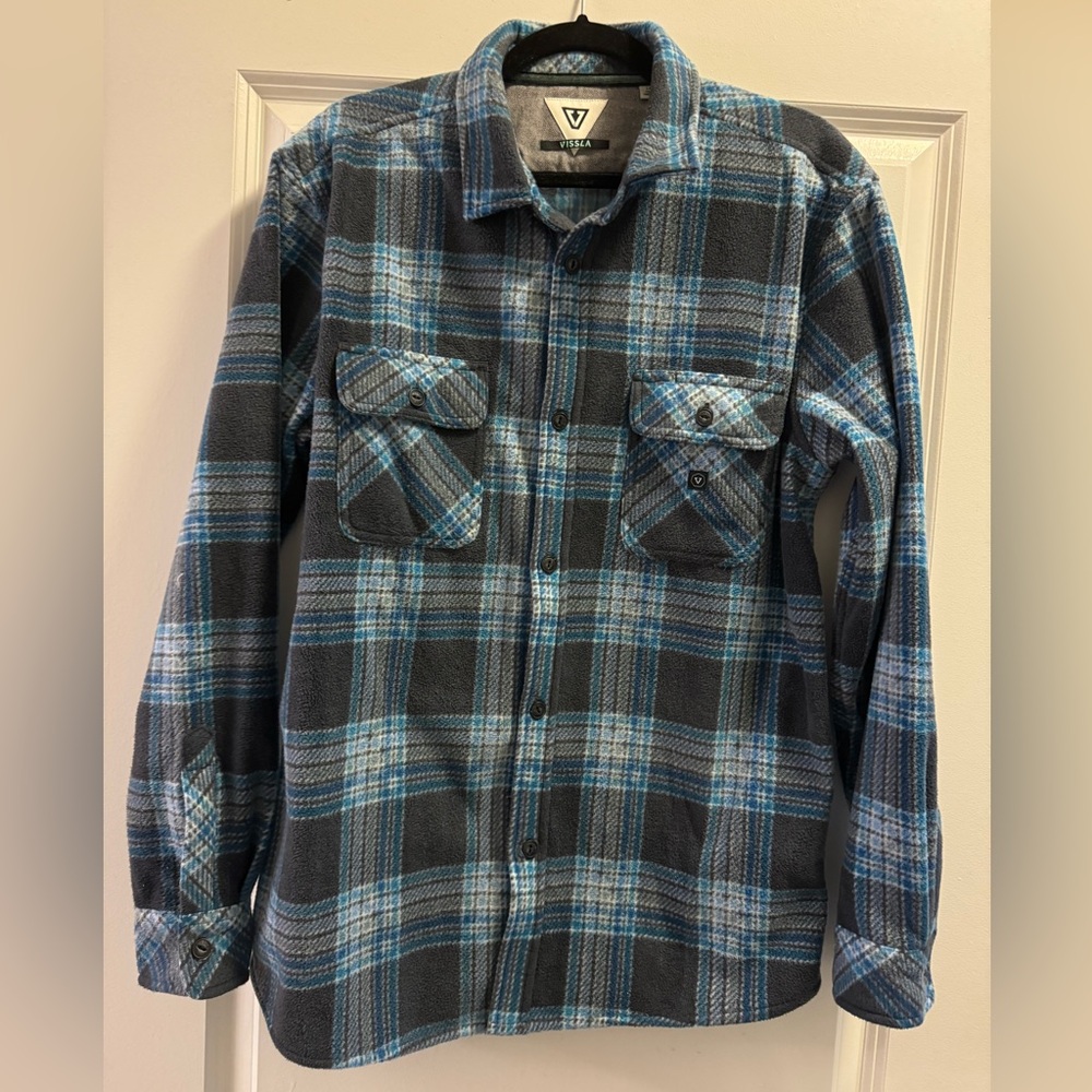 Men’s Vissla button down.